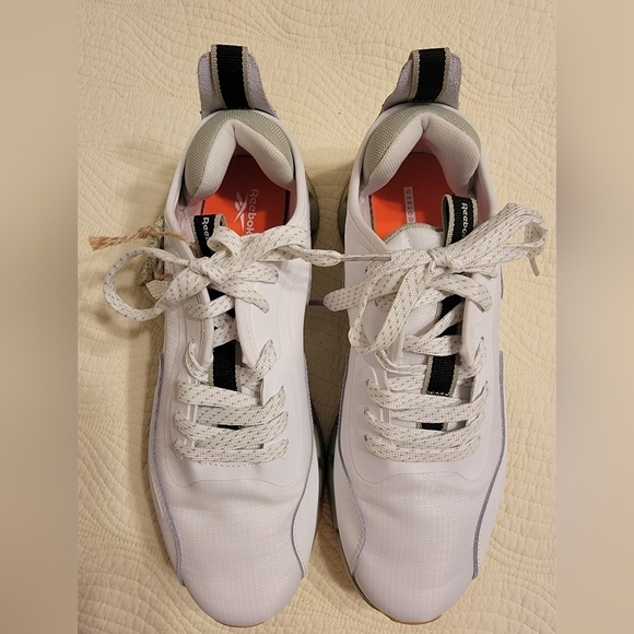 NWOT Reebok Ladies Zig Dynamica Running Shoes, White with Sage Green - Picture 8 of 8